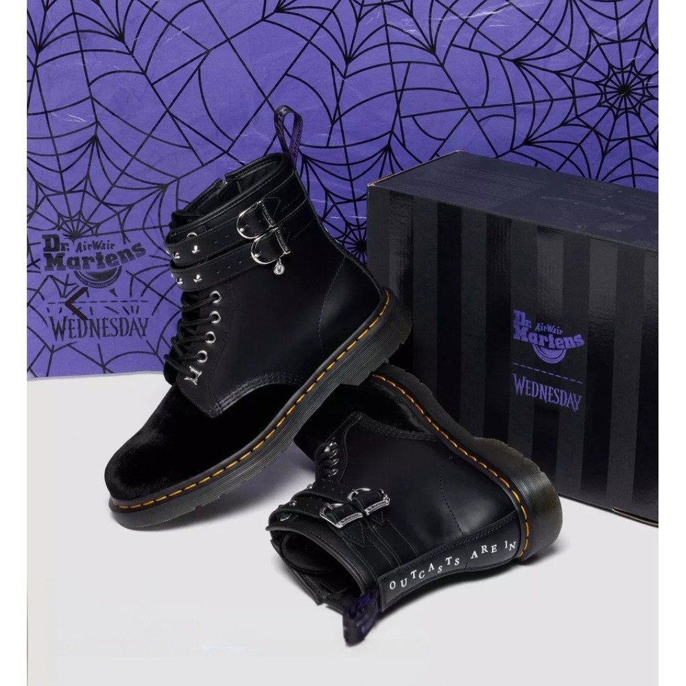Dr. Martens 1460 Wednesday Boots Women‎ 8 Black Velvet Leather Studded Goth Alt - Picture 2 of 14